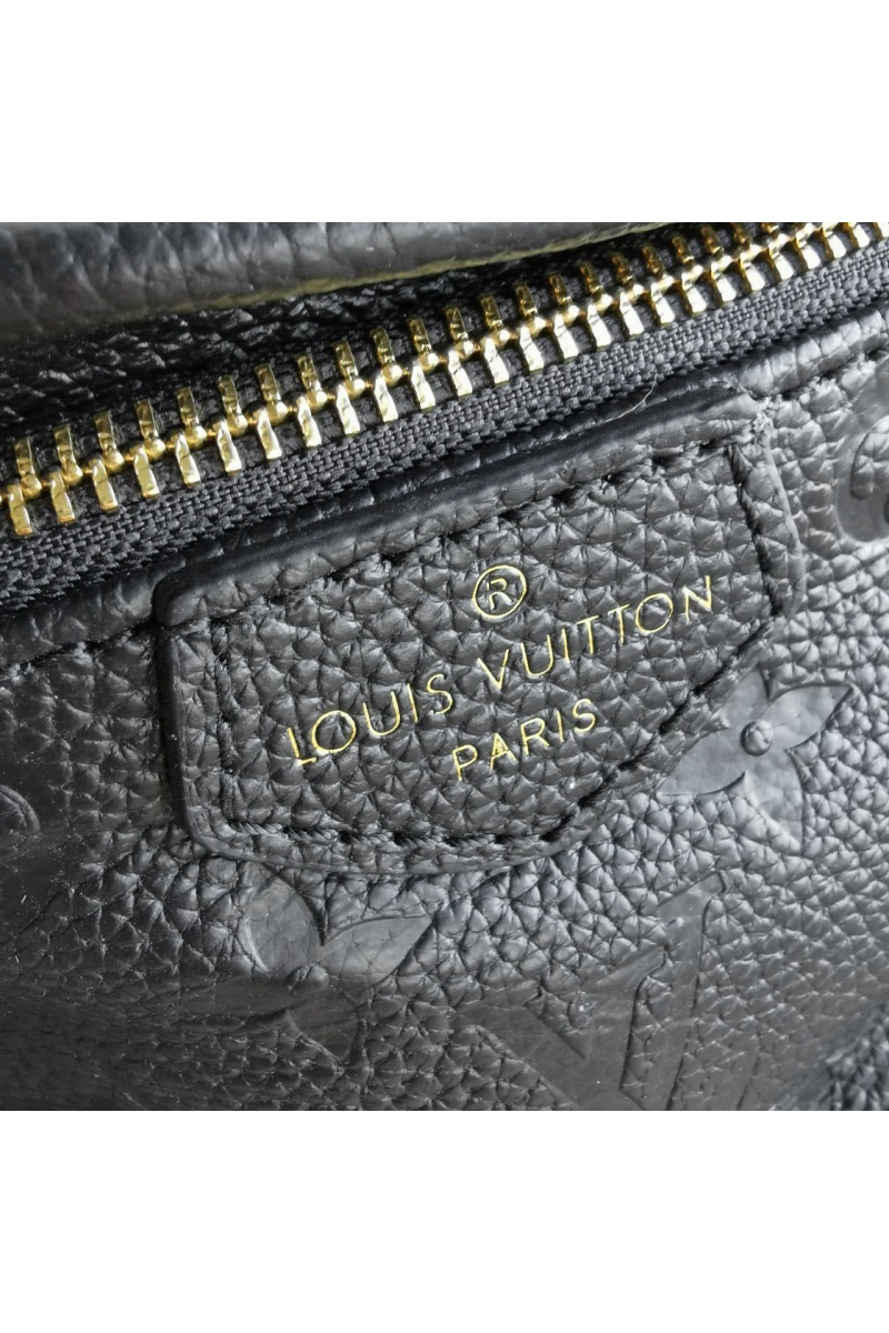 Lоuis Vuittоn Кожаная сумка на пояс Monogram All-over 28x14 см