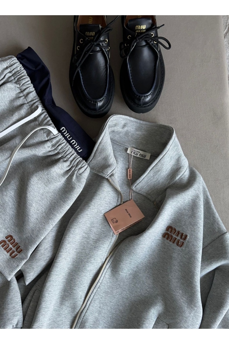 MIU MIU Женский костюм тройка серого цвета
