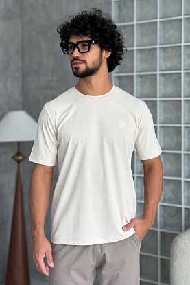 Мужская бежевая футболка 