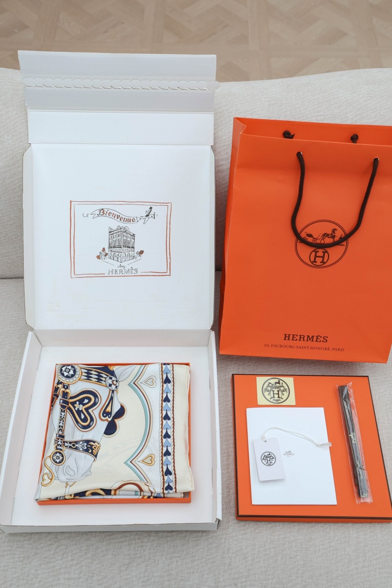 Hermes Платок Harnais de Coeur premium 87x88 см
