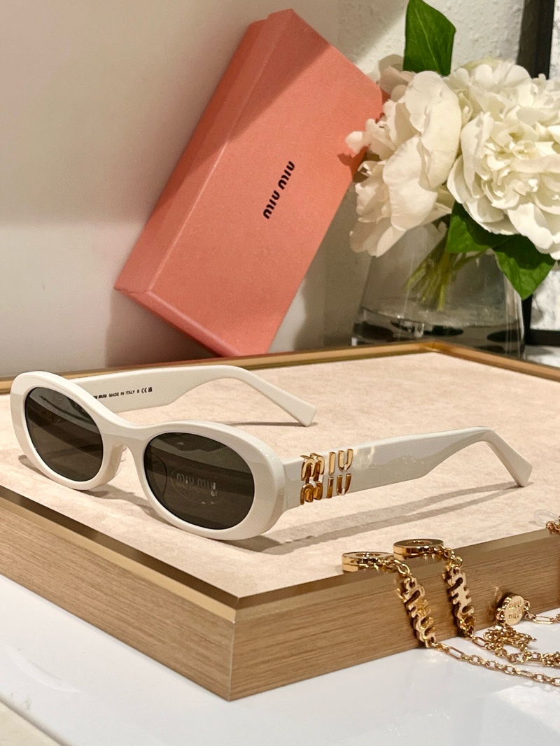 MIU MIU Женские солнцезащитные очки с белой оправой