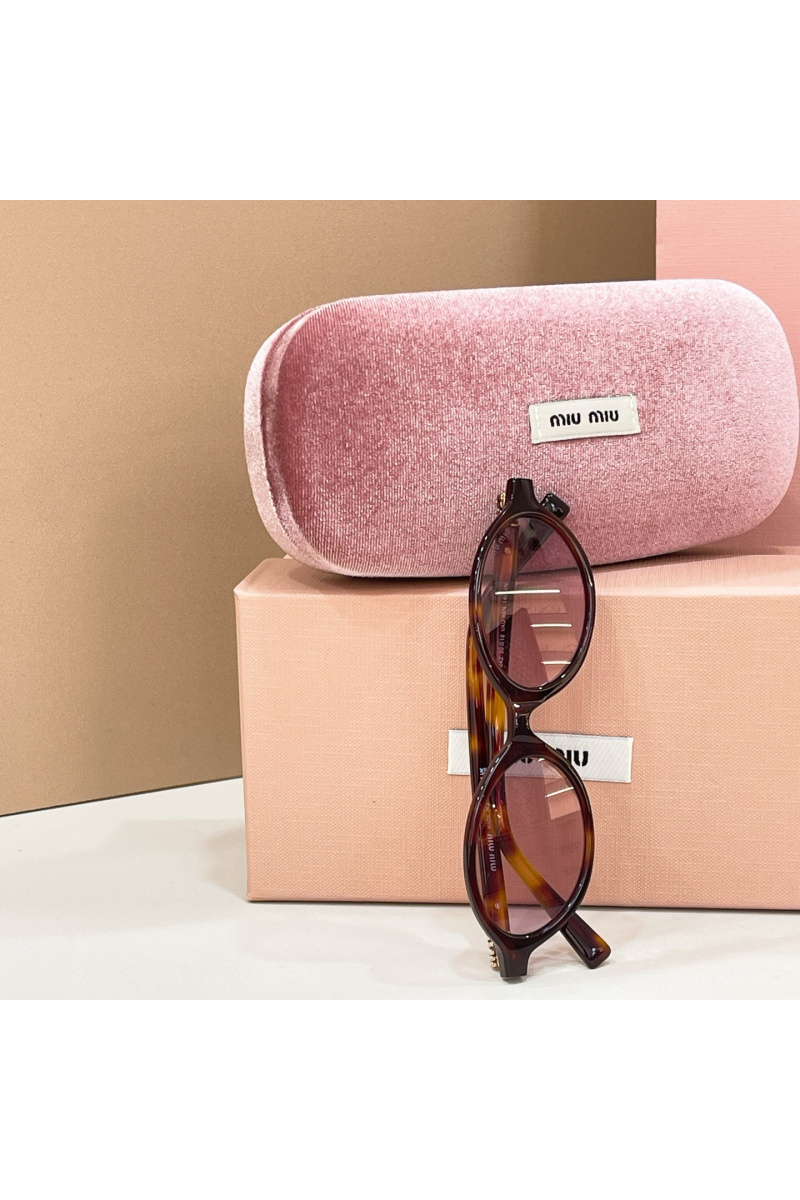 MIU MIU Солнцезащитные очки с леопардовой оправой