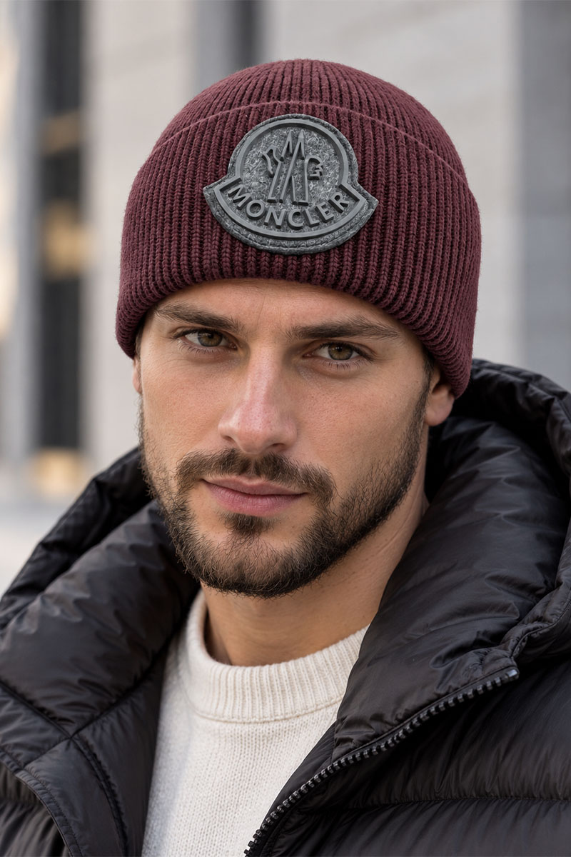 Moncler Мужская шапка бордового цвета logo-patch