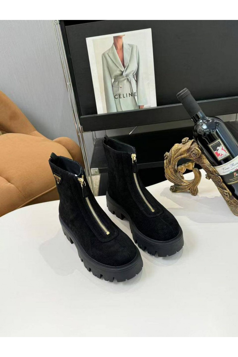 Prada Женские замшевые сапоги 