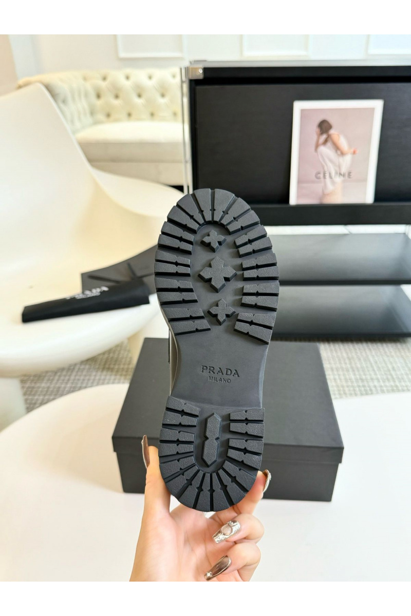 Prada Женские лоферы чёрного цвета Monolith premium