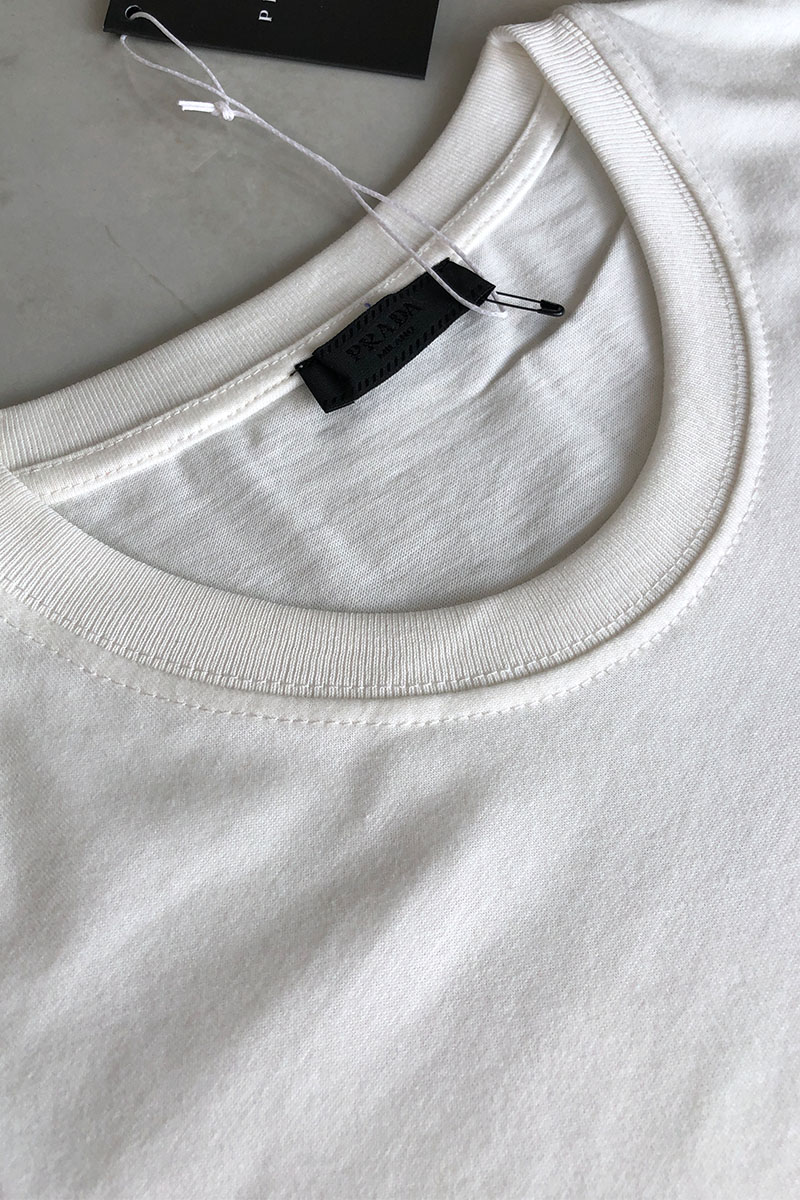 Prada Белая мужская футболка embossed logo