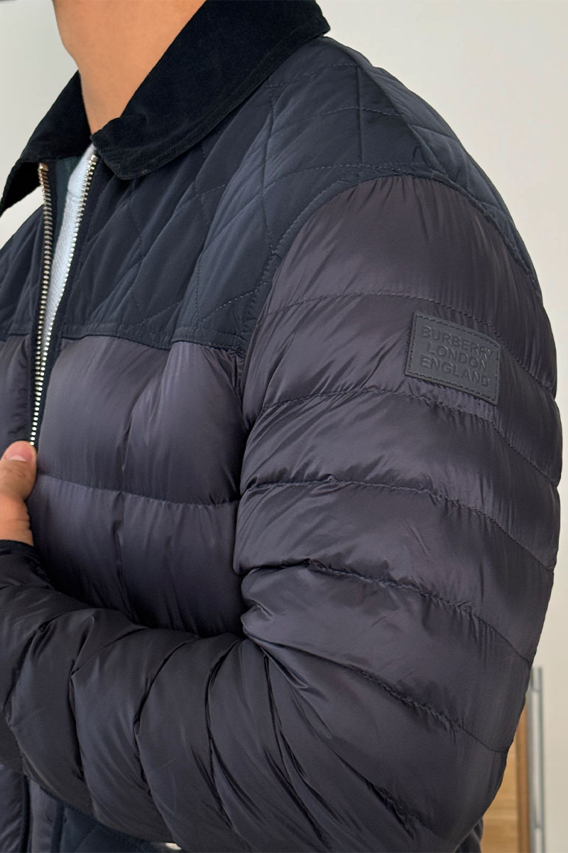Burberry Тёмно-синяя пуховая куртка London England logo-patch