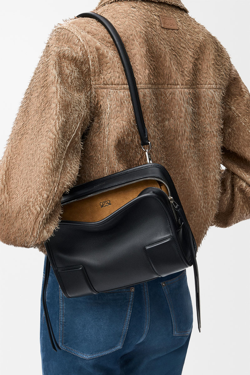 Loewe Кожаная сумка Amazona 27x18 см