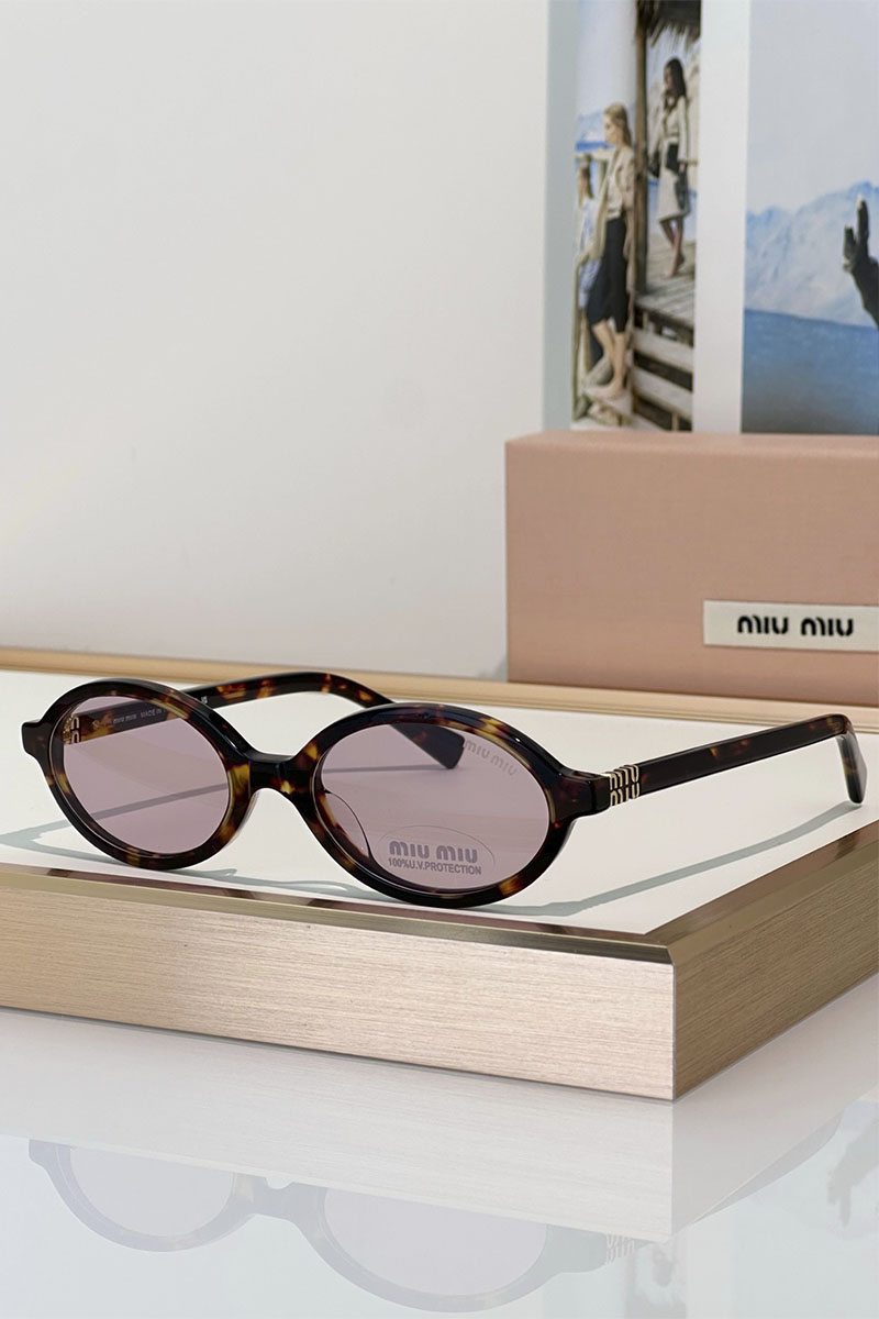MIU MIU Солнцезащитные очки с леопардовой оправой