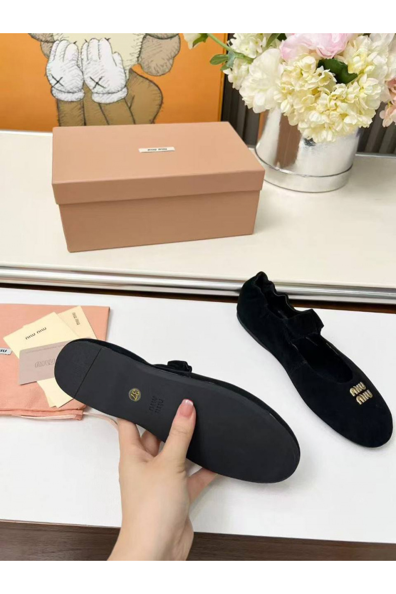 MIU MIU Женские замшевые балетки с круглым мысом 