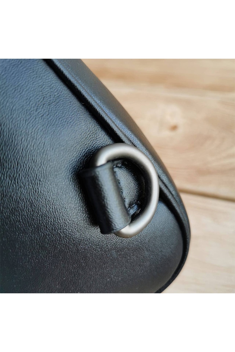 Bottega Veneta Кожаная чёрная сумка 28x18 см