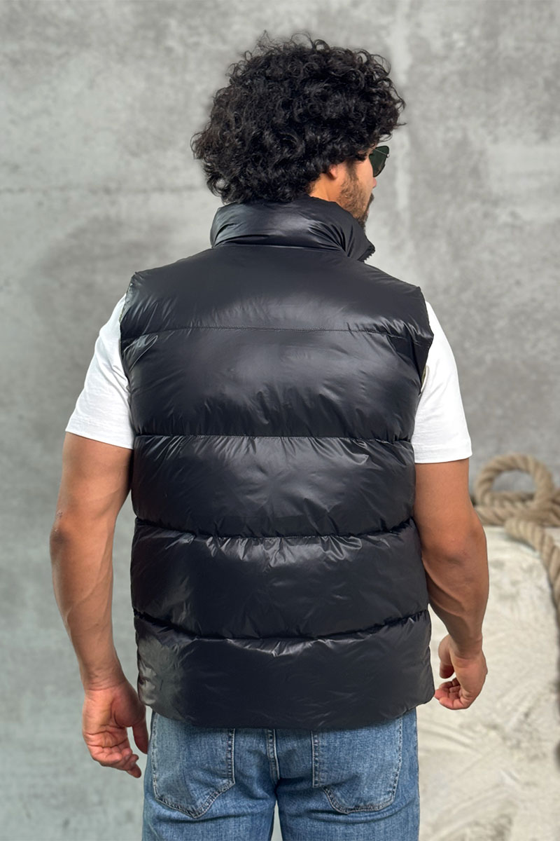 Moncler Утеплённый жилет чёрного цвета