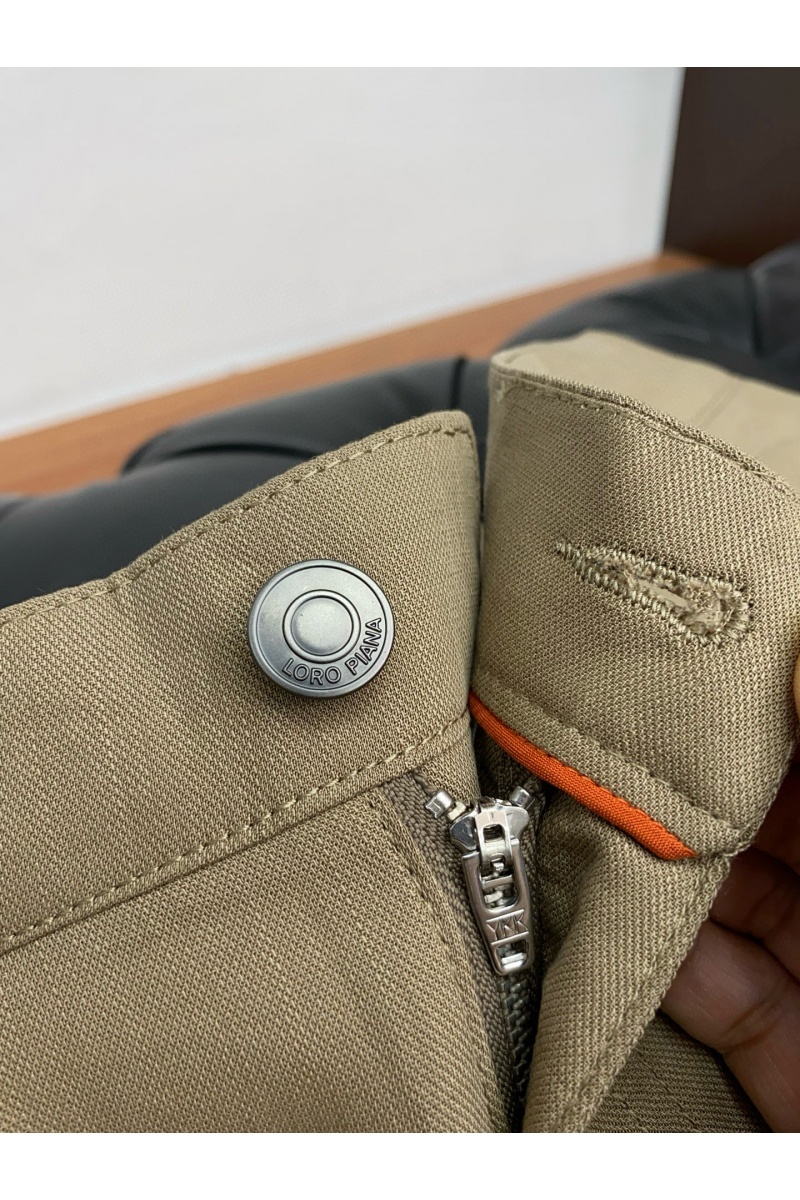 Loro Piana Джинсы бежевого цвета Premium