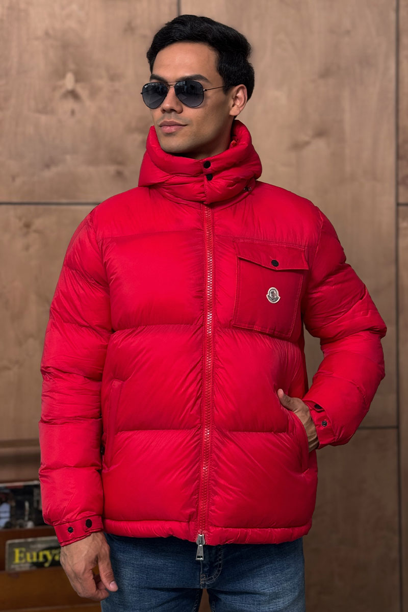 Moncler Мужская куртка красного цвета