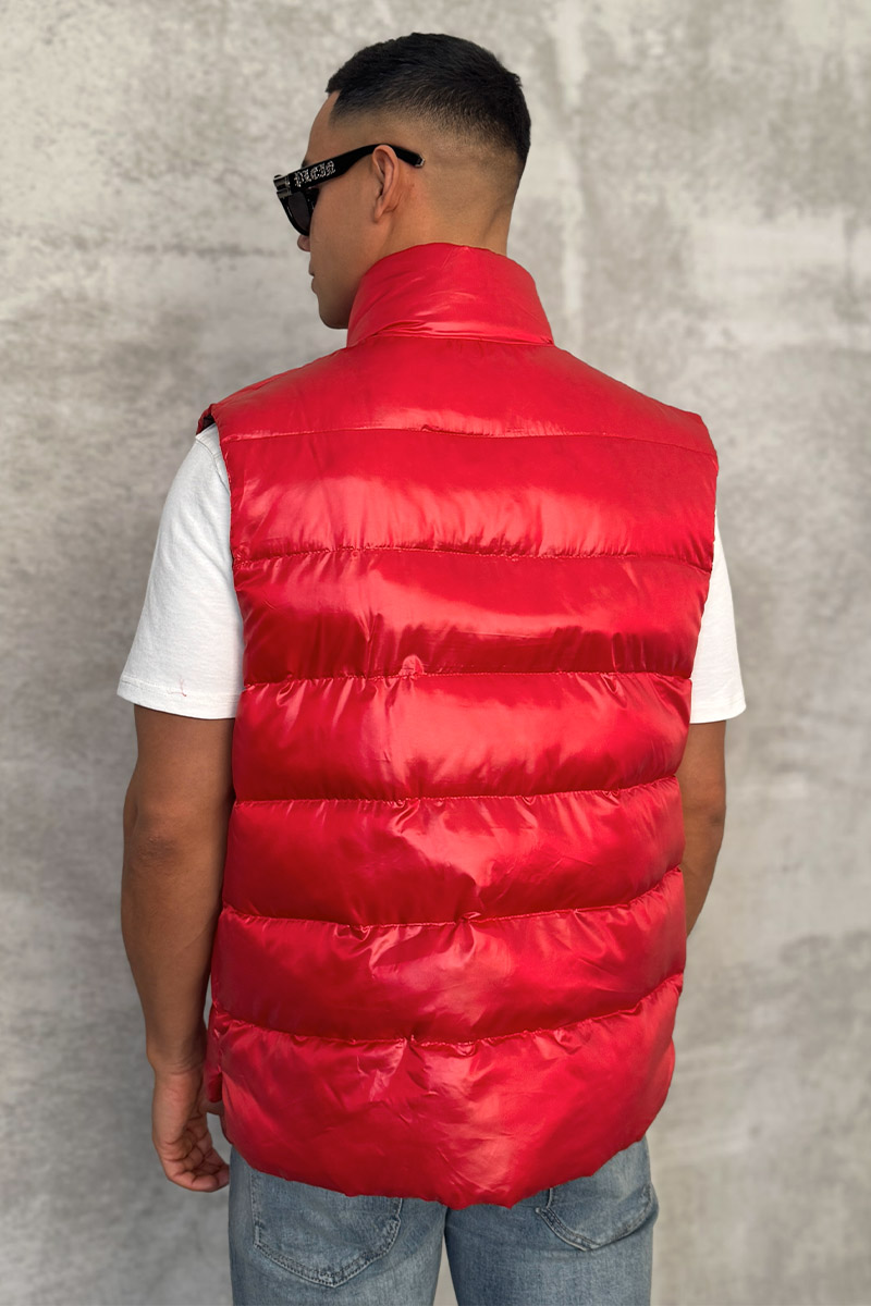 Moncler Пуховой жилет красного цвета logo-patch