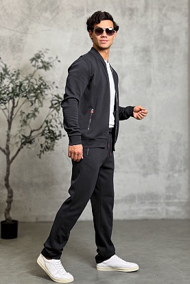 Спортивный костюм серого цвета