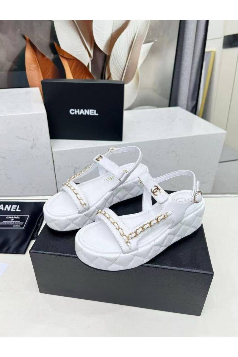 Chаnеl Женские кожаные сандалии белого цвета 