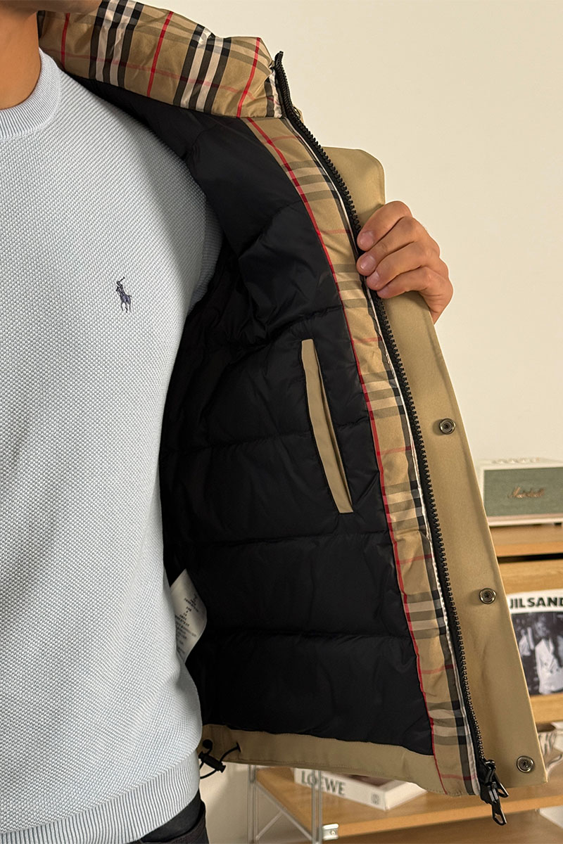Burberry Бежевый пуховик London England logo-patch 