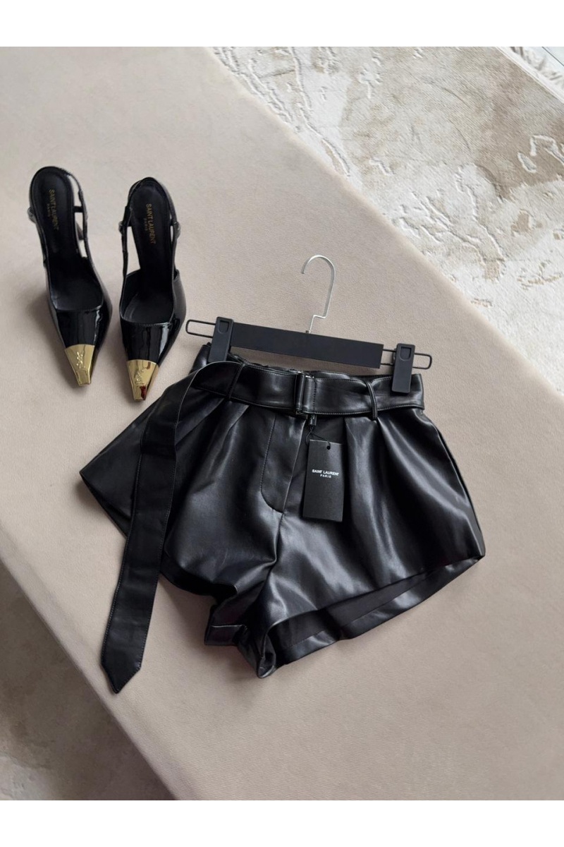 Yves Saint Laurent Женские кожаные шорты чёрного цвета 