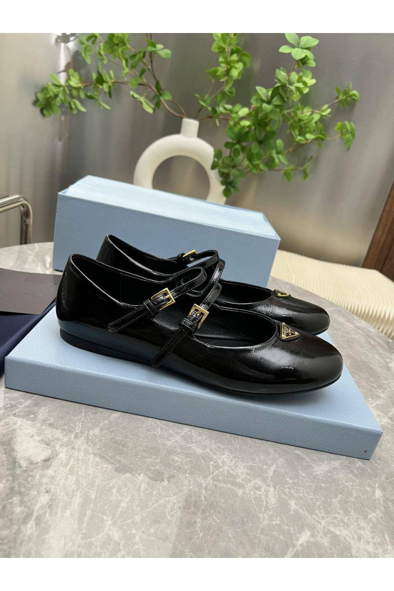 Prada Женские кожаные балетки Naplak чёрного цвета