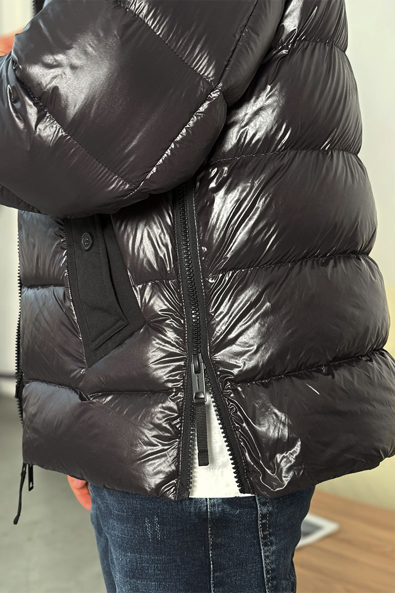 Burberry Чёрная пуховая куртка London England logo-patch