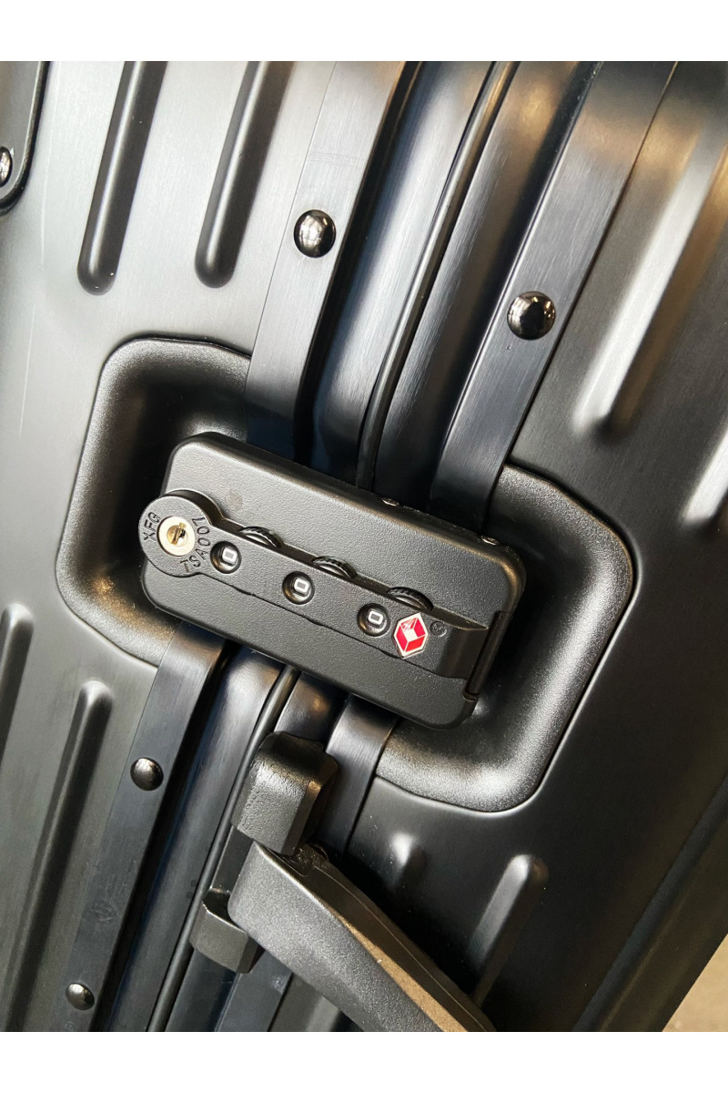 Rimowa Чемодан Aluminum S Premium 54x36x23 см