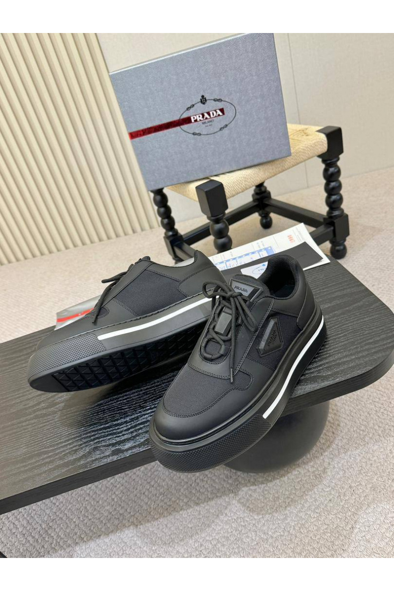 Prada Комбинированные кроссовки logo-plaque - Black