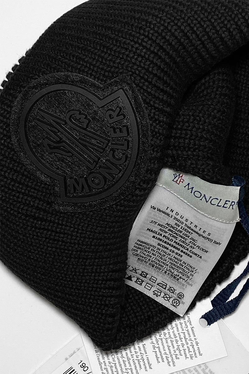 Moncler Брендовая шапка чёрного цвета