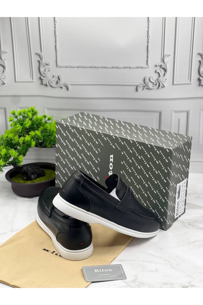 Kiton Кожаные лоферы чёрного цвета