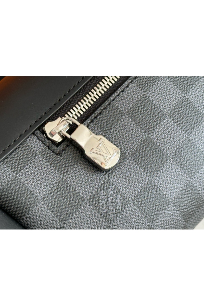 Lоuis Vuittоn Кожаная сумка на пояс Discovery Premium 26x13x7 см