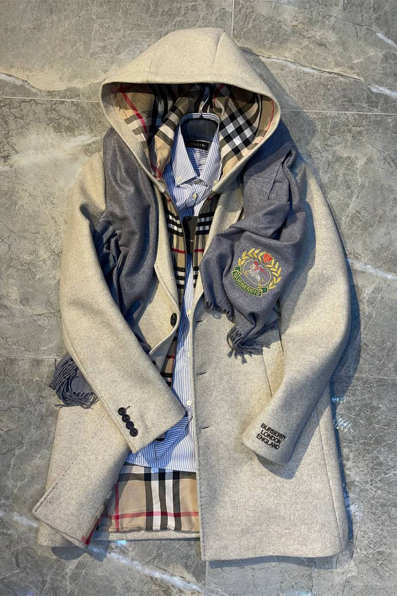 Burberry Бежевое мужское пальто London England logo-embroidered
