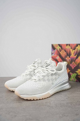 Текстильные кроссовки белого цвета