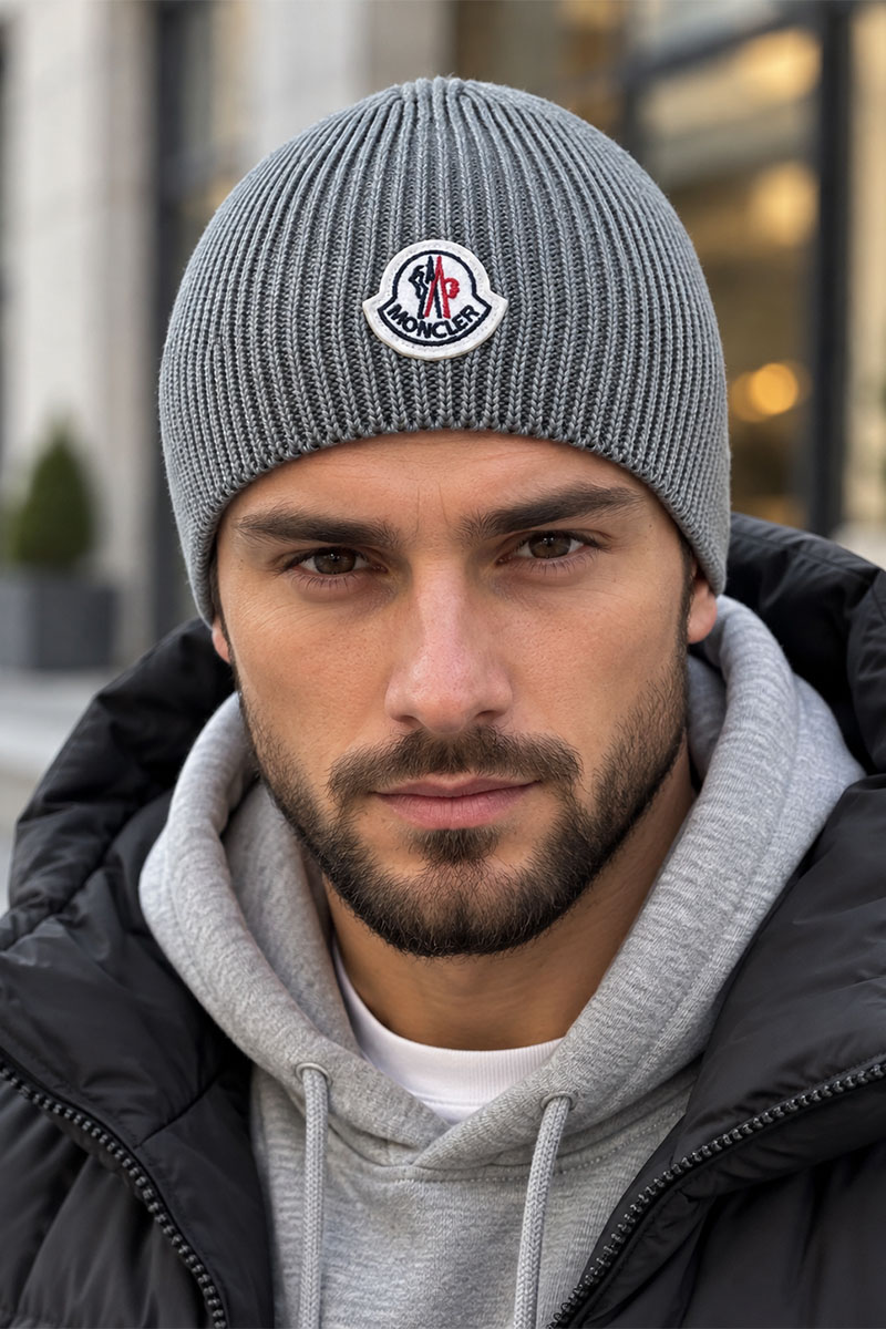 Moncler Мужская брендовая шапка серого цвета