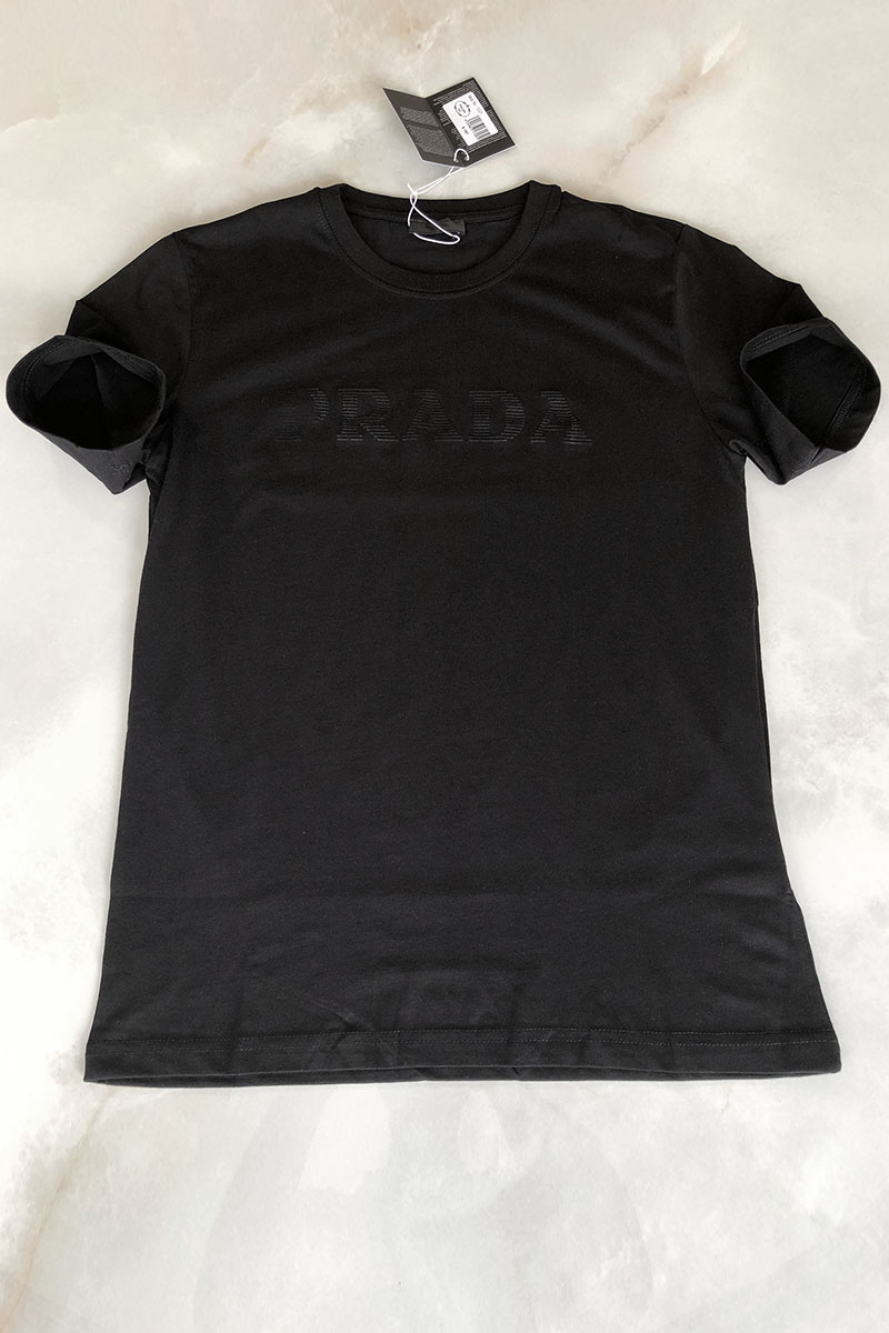 Prada Чёрная мужская футболка embossed logo