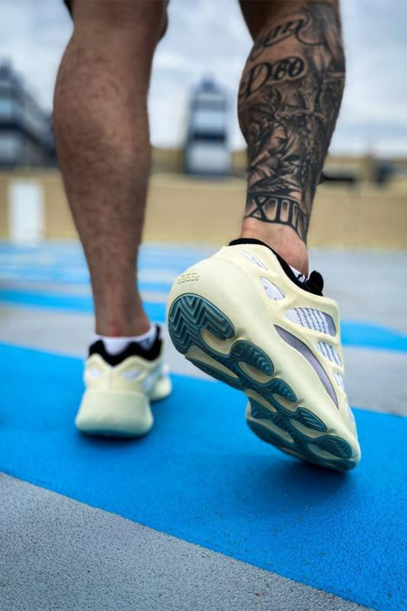 Adidas Кроссовки Yeezy Boost 700 V3 "Azael"