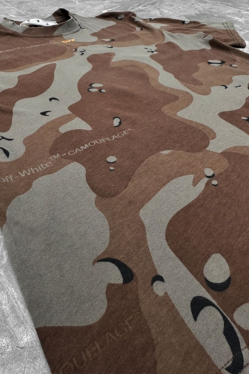 Off-White Оверсайз футболка Arrows Camo 