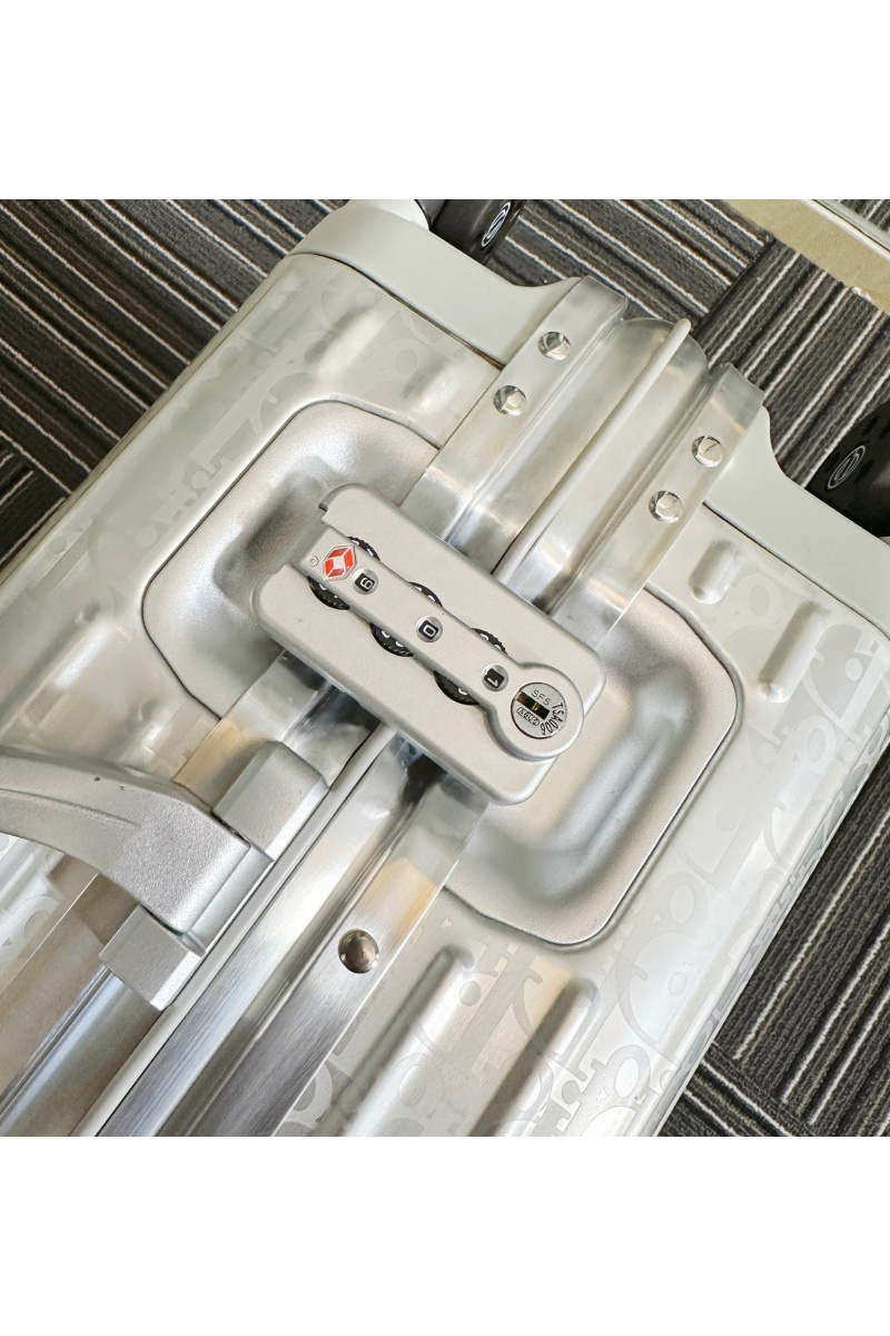 Rimowa Чемодан Aluminum S Premium 53x37x22 см