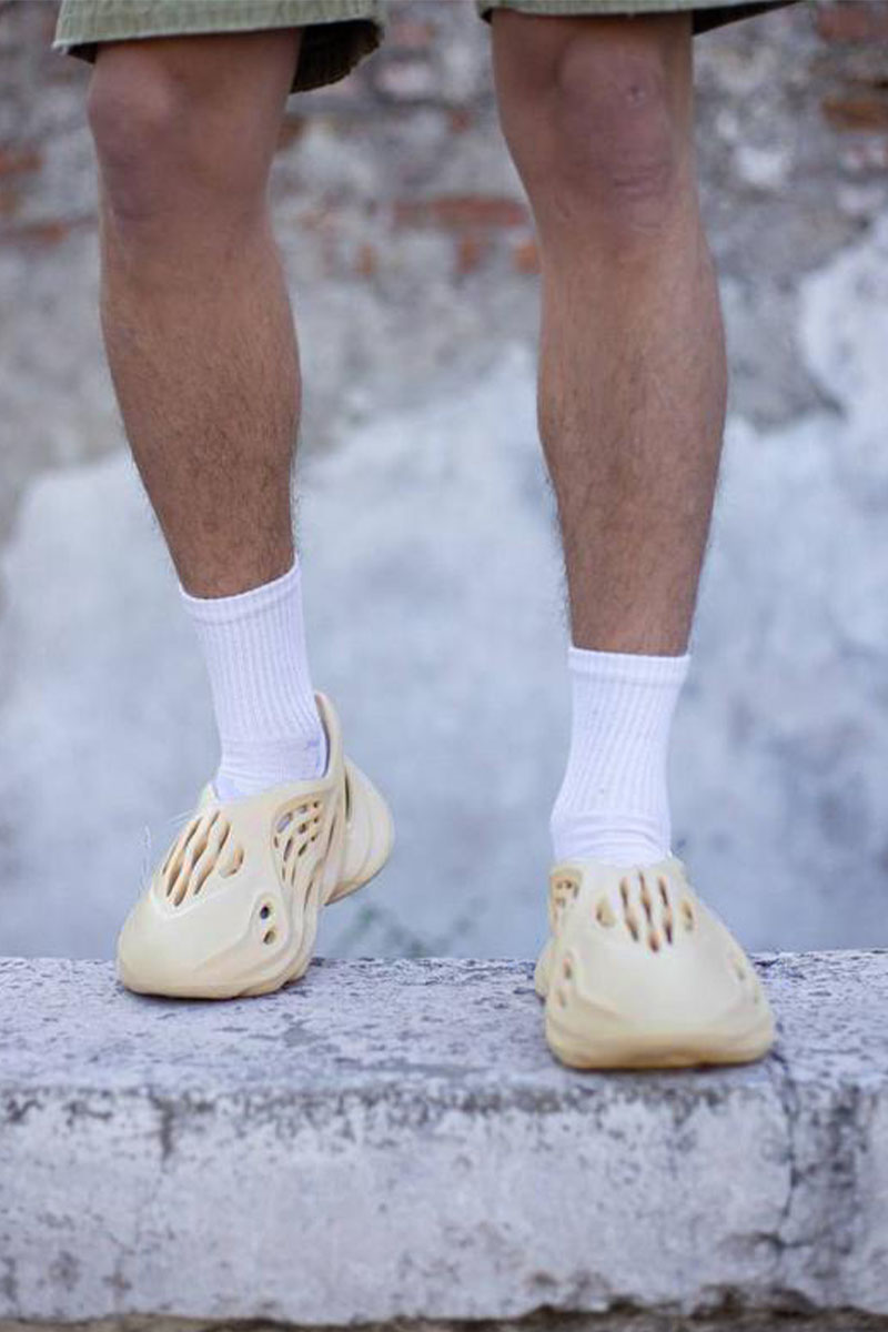 Adidas Кроссовки Yeezy Foam RNNR "Desert Sand"