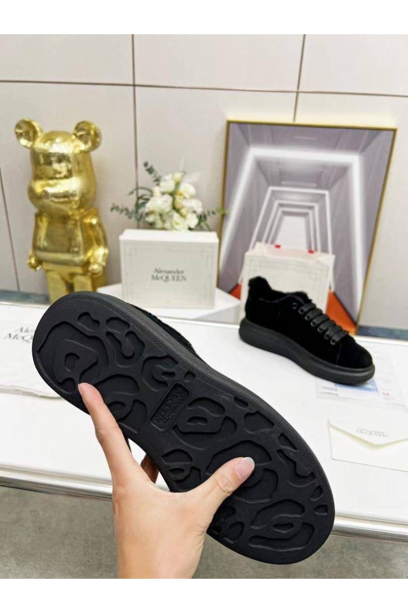 Alexander McQueen Замшевые кроссовки с мехом 