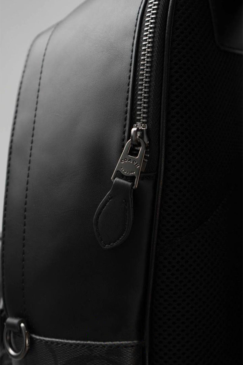 Coach Кожаный рюкзак Coach monogram 39x30 см