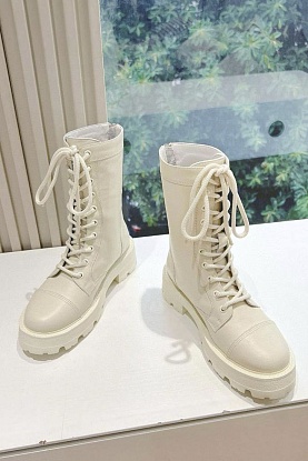 Женские кожаные ботинки белого цвета 