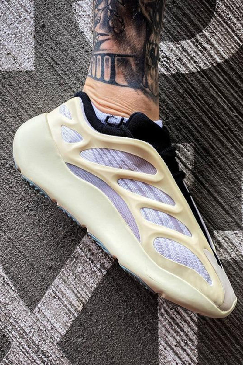 Adidas Кроссовки Yeezy Boost 700 V3 "Azael"