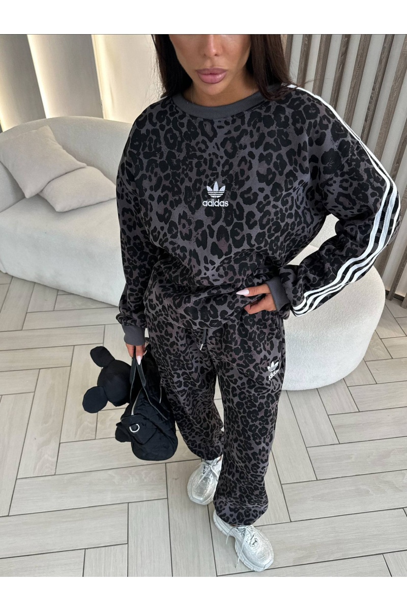 Adidas Женский костюм чёрного цвета