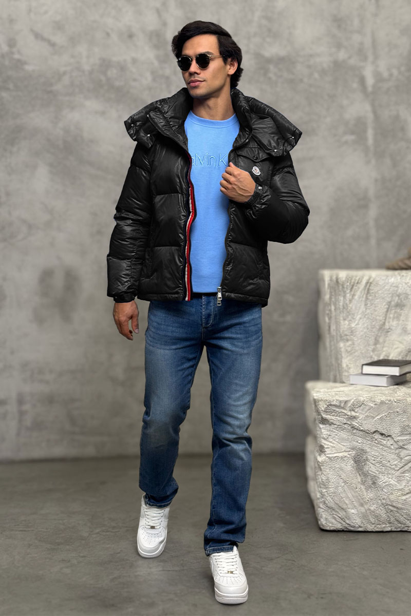 Moncler Пуховик чёрного цвета Montbeliard