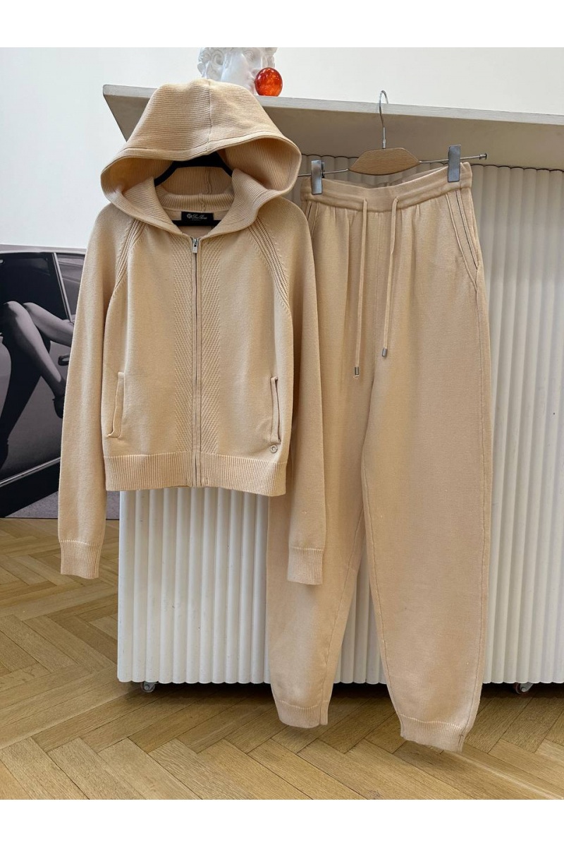 Loro Piana Женский бежевый костюм Premium