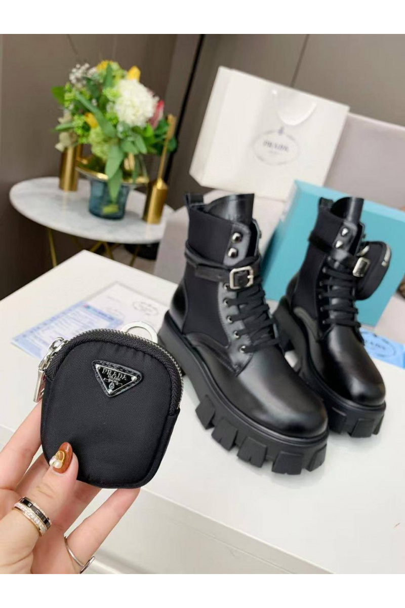 Prada Кожаные женские ботинки чёрного цвета
