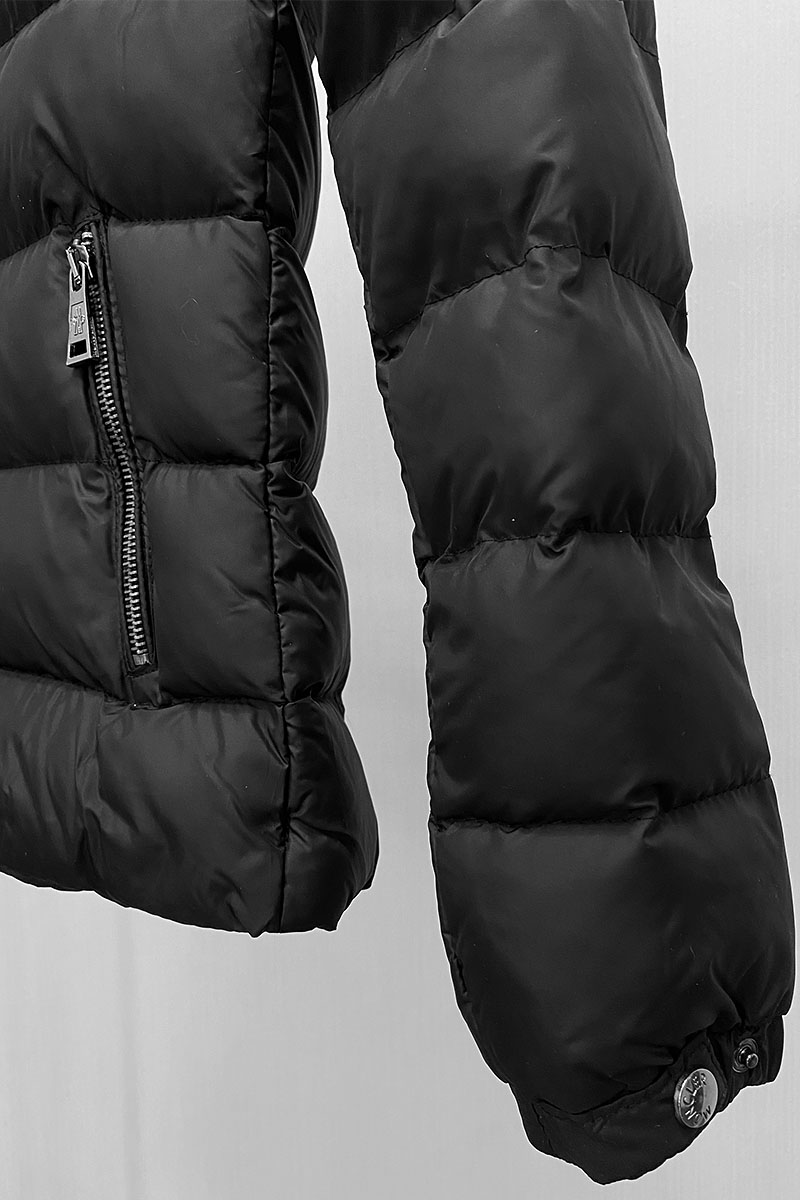Moncler Женская куртка с меховым капюшоном