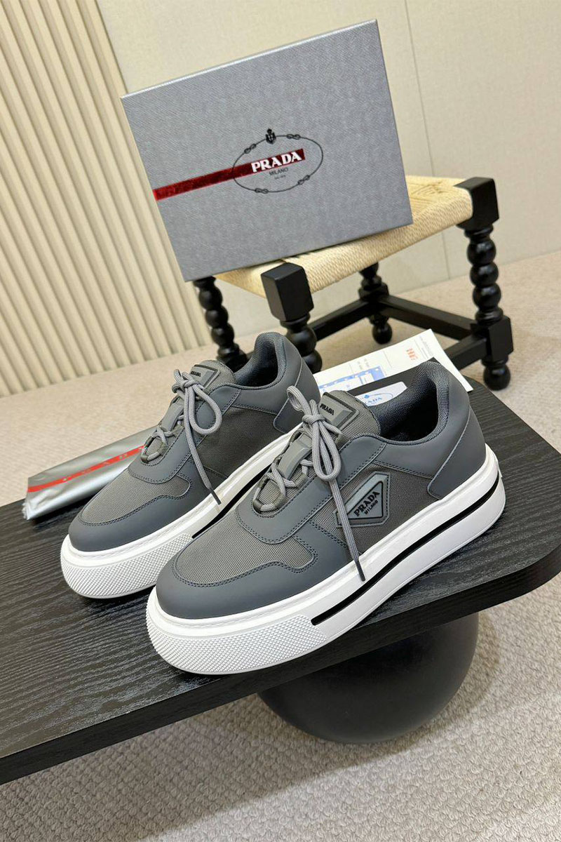 Prada Комбинированные кроссовки logo-plaque - Grey
