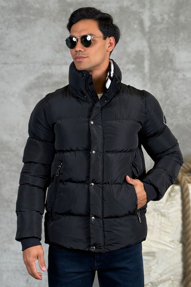 Moncler Куртка чёрного цвета logo-patch