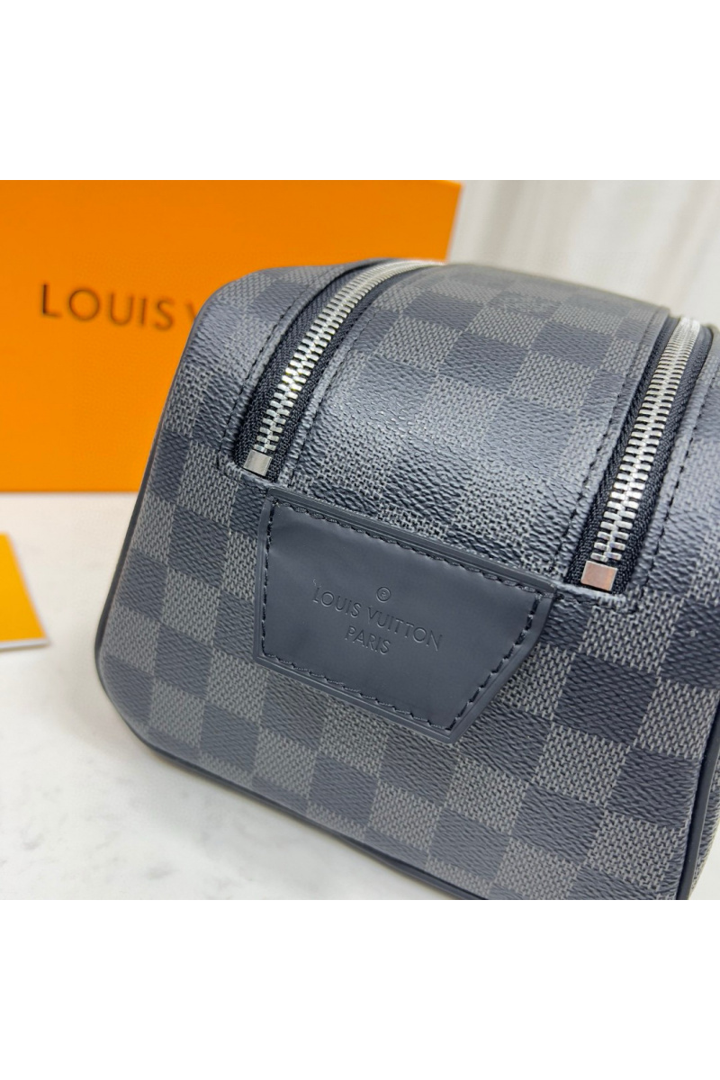 Lоuis Vuittоn Кожаный несессер Dopp Kit Premium 28x15x16.5 см